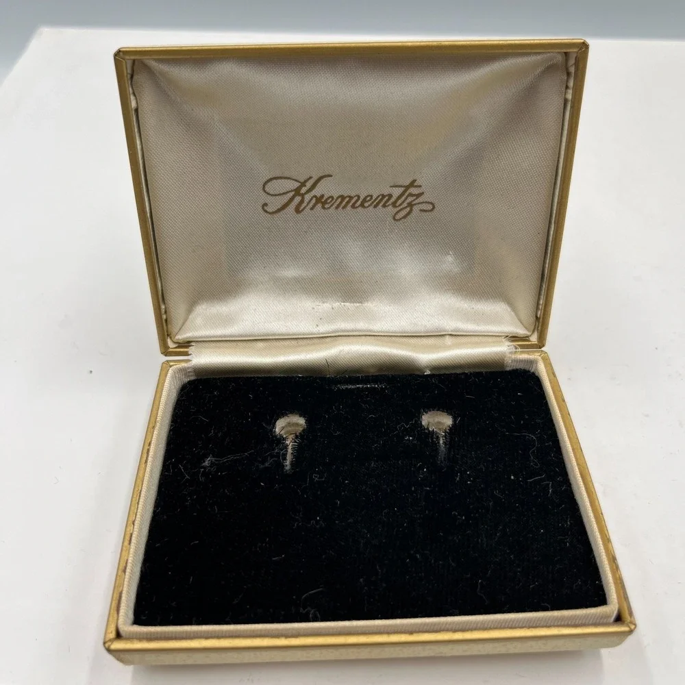 Vintage Krementz Cream Faux Leather Jewelry Box Small Clamshell Display Case